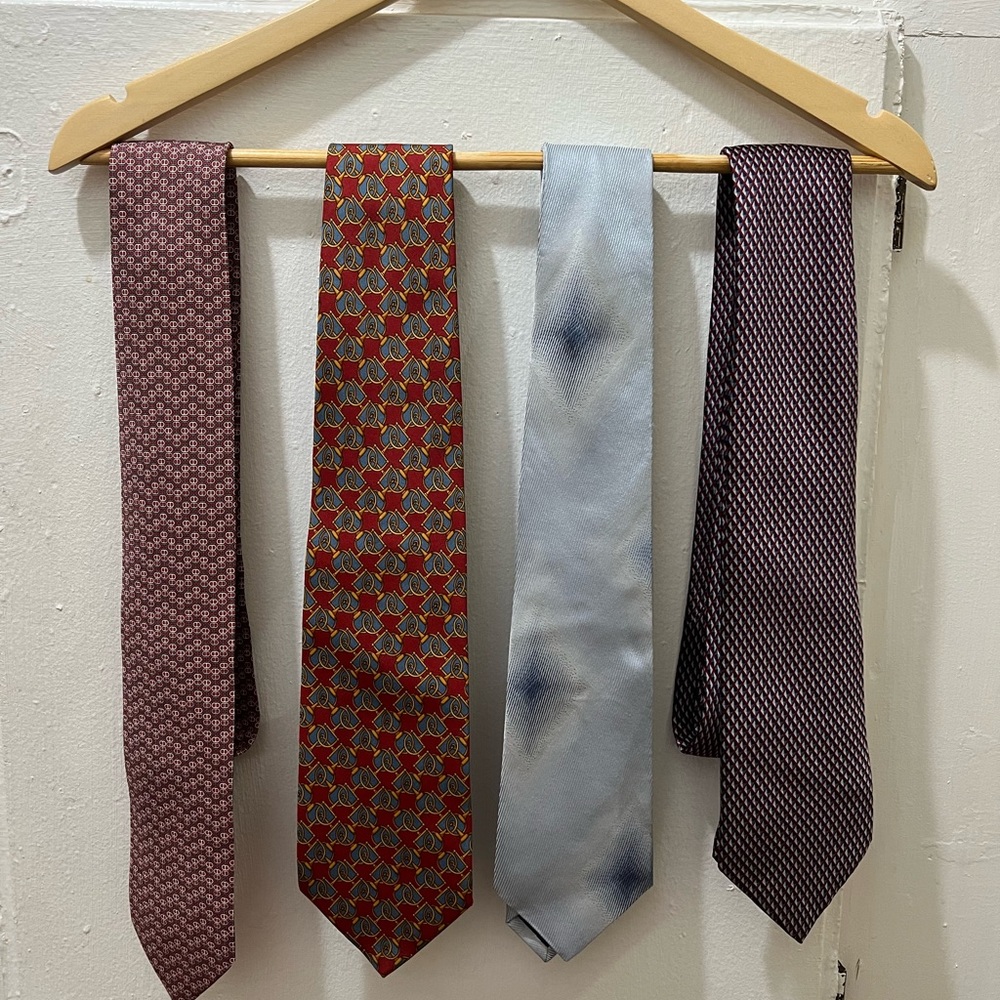 Gucci Red and Gold Geometric Tie - Picture 5 of 5